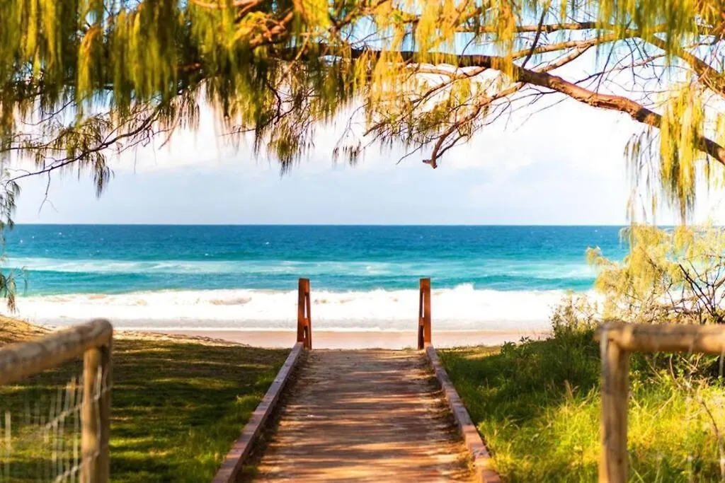 Beachfront Escape Broadbeach, 2 Bd, Pool , Sleeps 7 Gold Coast Australia